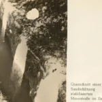 Historisches Schwarzweißfoto zeigt den Querschnitt einer durch Sandschlitzung stabilisierten Moorstraße im Emsland.