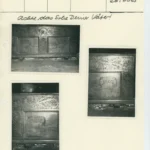 Drei Schwarzweißfotos einer reich geschnitzten Holztruhe mit der Inschrift 'Achte das Erbe Deiner Väter', datiert 1962.