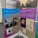 Zweiteilige Ausstellungstafel zur Geschichte des Emslandplans und der Grafschaft Bentheim mit Texten, Fotos und Karten.