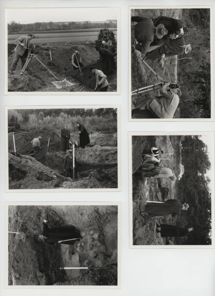 Mehrere Männer dokumentieren und fotografieren eine archäologische Ausgrabungsstätte im Emsland, 1950er Jahre.